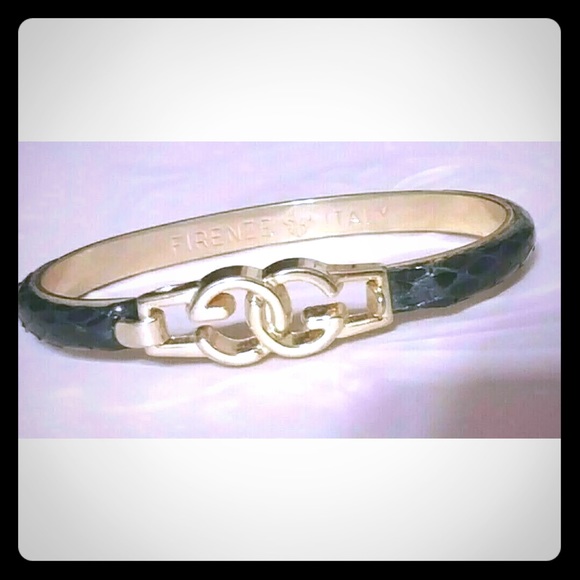 Jewelry - VTG BLACK GUCCI CUFF BRACELET